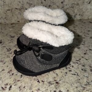 Kids toddler size 5 snow boot